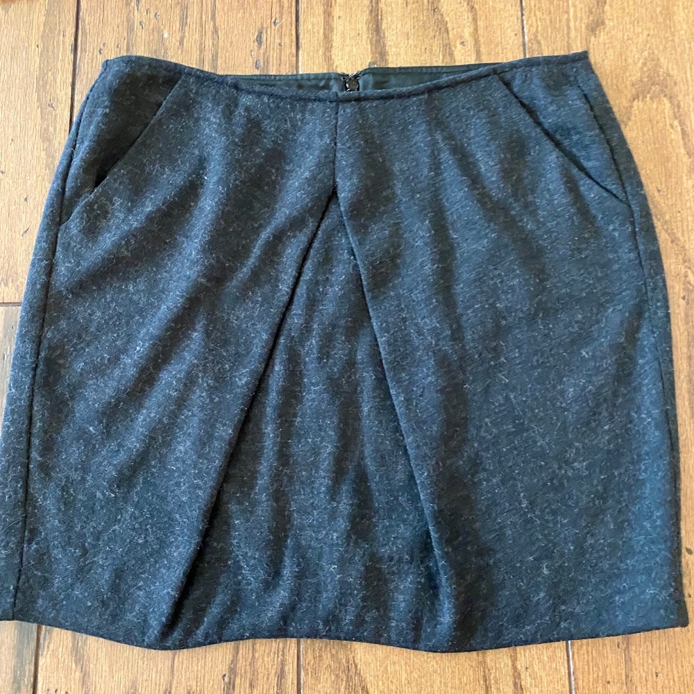 Size: 4 EUC Cabi Andy Charcoal Skirt